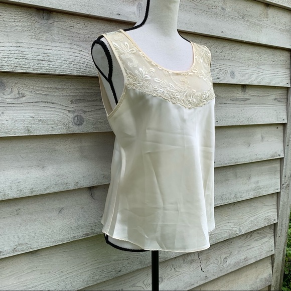 Vintage 90s Ivory White Mesh Floral Lace Crochet Scoop Neck Sleeveless Tank Top - Picture 2 of 16